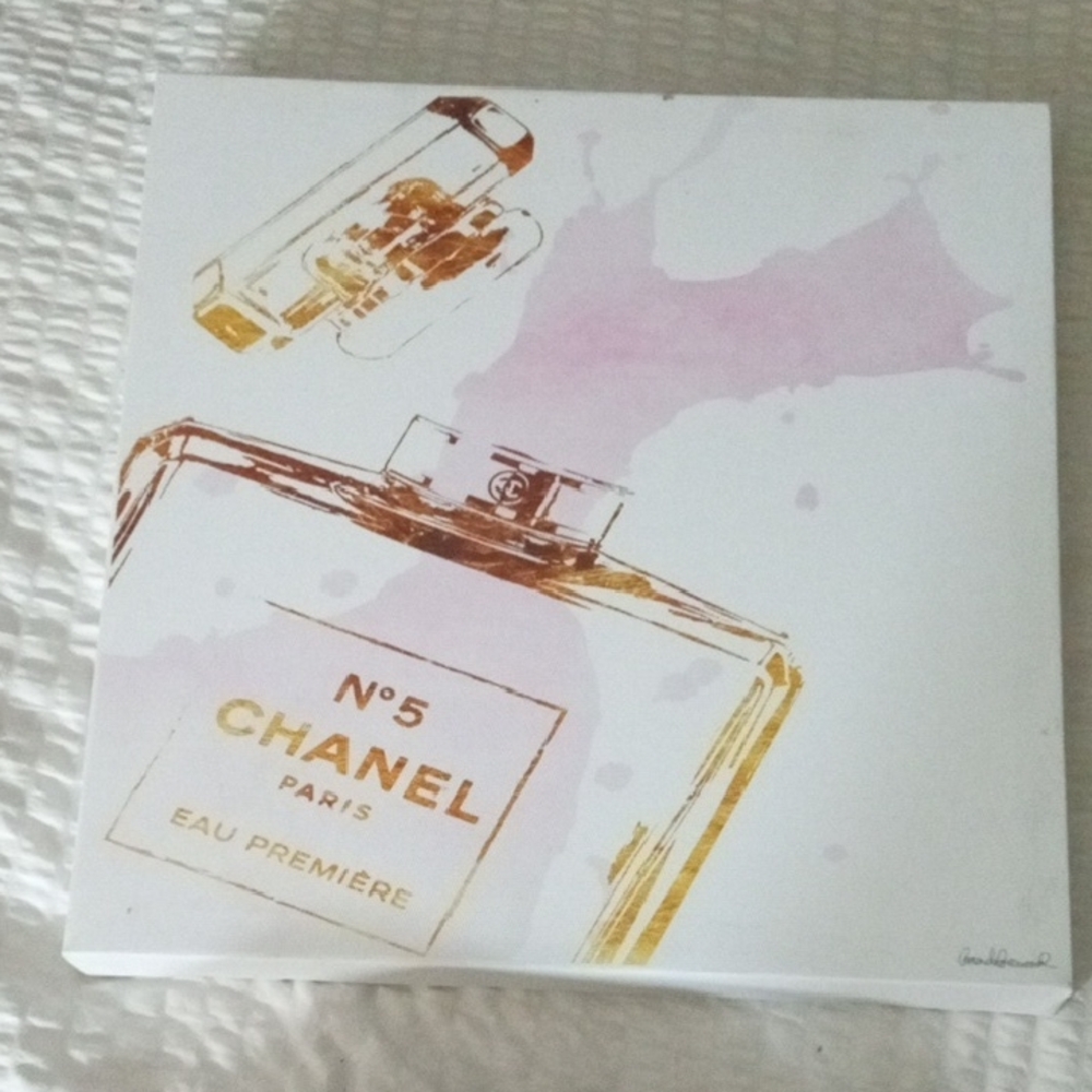 CHANEL No. 5 Eau Premiere Canvas with Gold and Pink Hues